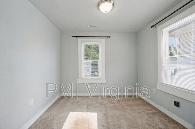Building Photo - 1035 W 36th St