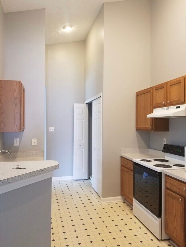 Building Photo - 2 bedroom condo