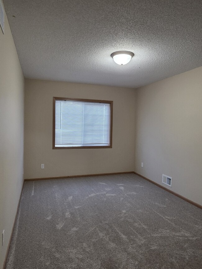 Building Photo - 408 Cedar Pl