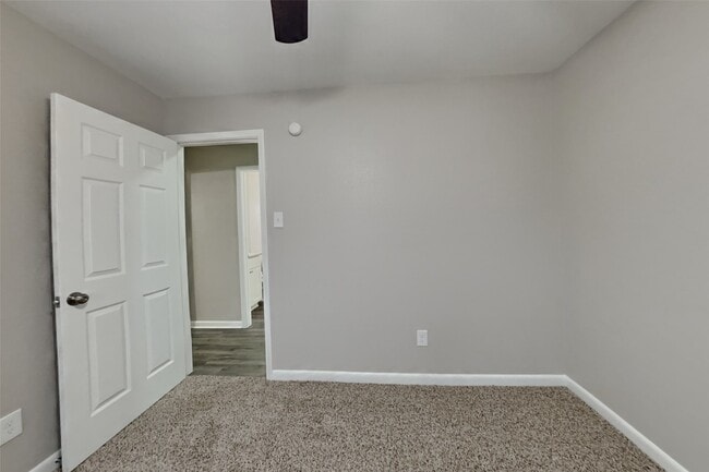 Building Photo - 10723 Forest Leaf Dr