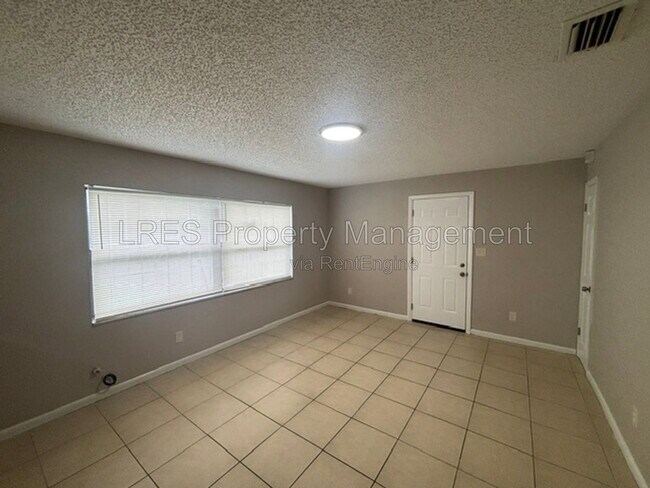 Building Photo - 1020 S Bay Ave