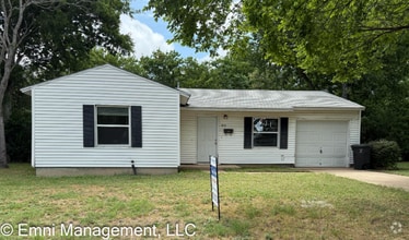 Building Photo - 807 Crockett Dr