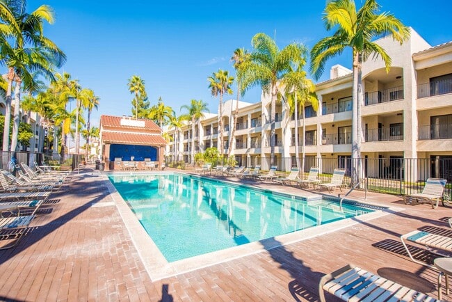 Building Photo - Updated 2 BR- 2 BA in FOUNTAIN VALLEY