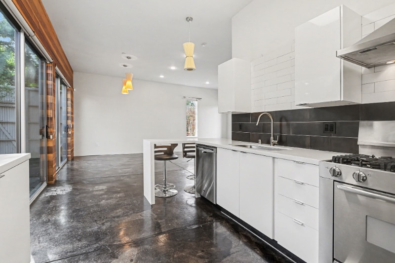 Building Photo - 3425 Louise St