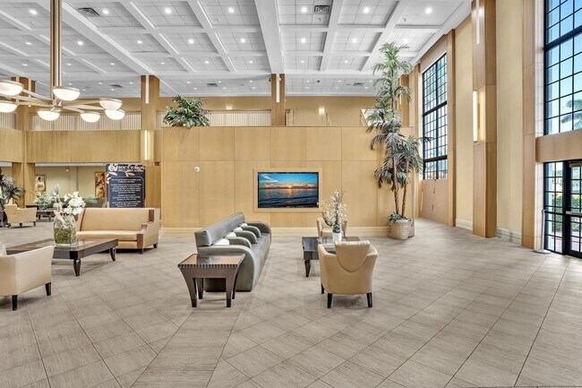 Building Photo - 576 Fanshaw N