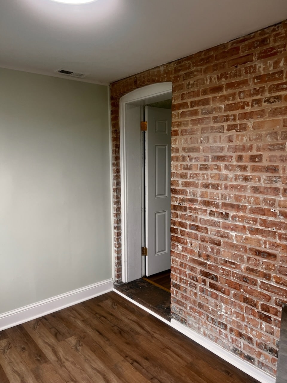 Building Photo - 6113 S Sacramento Ave