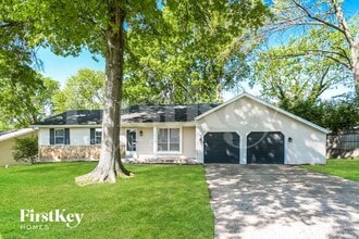 Building Photo - 125 Lake Point Dr