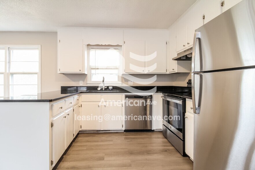 Building Photo - 213 Range View Rd