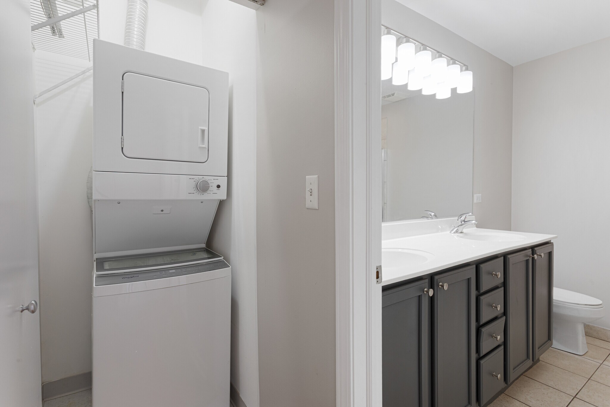 In-unit Laundry - 1717 S Prairie Ave