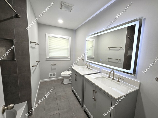 Building Photo - 2233 Leafmore Dr