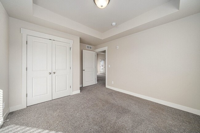 Building Photo - 3B/2B Condo in the Flats at Centerra Now A...
