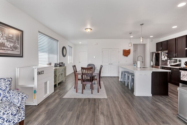 Building Photo - 4 Bedroom, 2 bath in Fort Collins - Backs ...