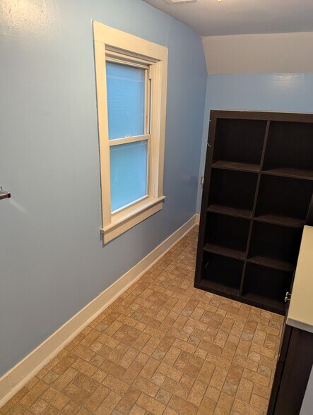 Bathroom - 130 Aurora St
