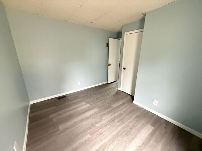 Building Photo - 504 N State St