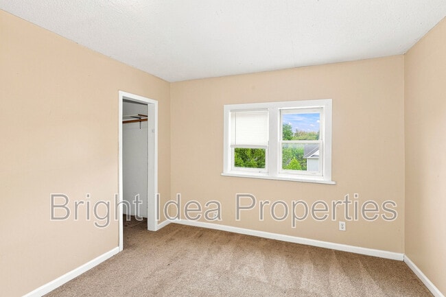 Building Photo - 1097 Suburban Ave E
