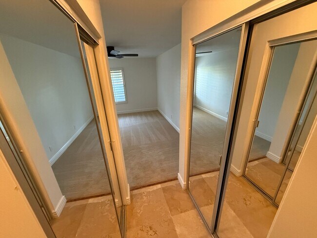 Building Photo - 4-Bedroom Plus Bonus Room Home with Golf C...