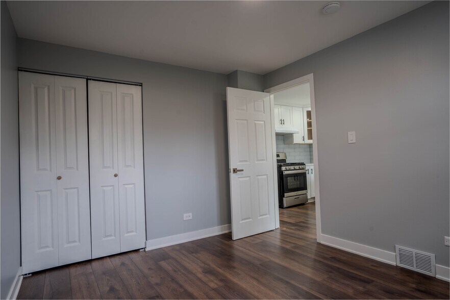 Building Photo - 620 57th St