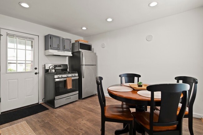 Building Photo - 125 W Circular St