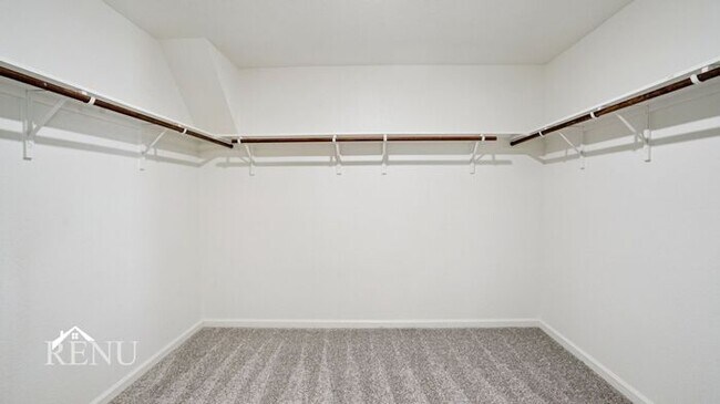 Building Photo - 758 Oakhurst Dr