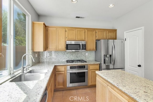 Building Photo - 466 Fallbrook Ave