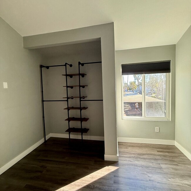 Building Photo - Stunning 2 bedroom, 1.5 bathrooms, 2 story townhouse for rent in Allure Condos in Serra Mesa!