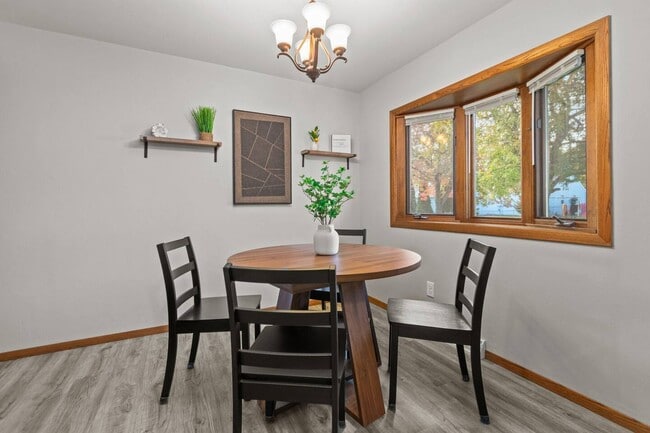 Building Photo - 1221 Kenwood St