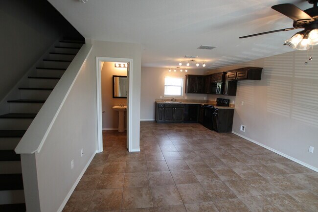Building Photo - 1 Bedroom 1.5 Bath Townhome for Rent in Li...