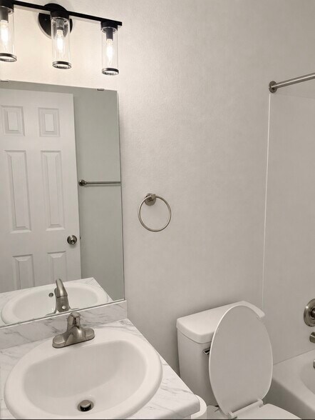 Building Photo - 133 Westridge Dr