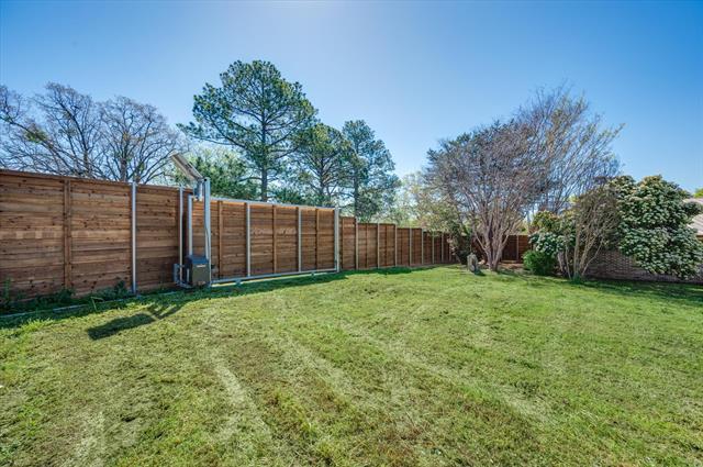 Building Photo - 304 Oak Dr