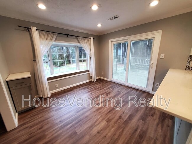 Building Photo - 9734 Hawkdale Ln