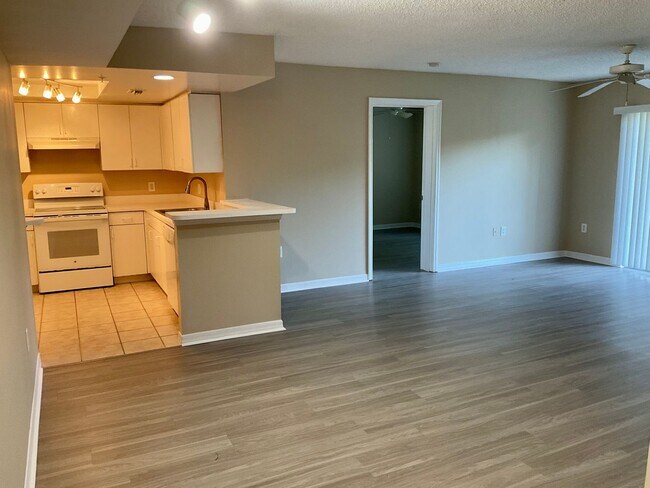 Building Photo - The Grand Isles - Key Lago