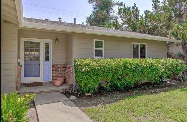 Building Photo - Fantastic 3 Bed 2 Bath Home Available Now!
