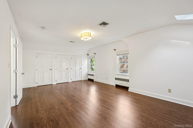 Building Photo - 71 Tamarack Rd
