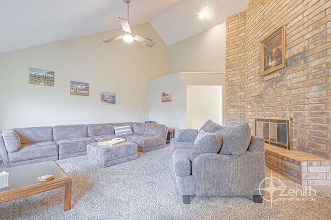 Building Photo - 12018 SE 17th St