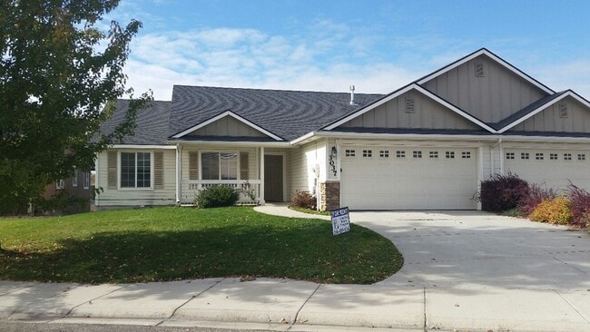 Building Photo - Cute Boise Townhouse