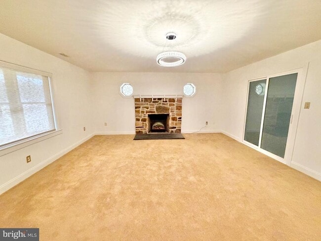 Building Photo - 9 Beechwood Ave