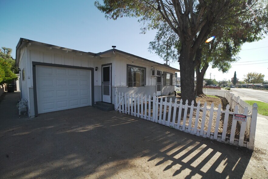 Building Photo - 1160 Chestnut St