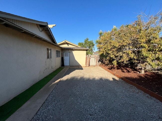 Building Photo - 4616 Laurelwood Dr