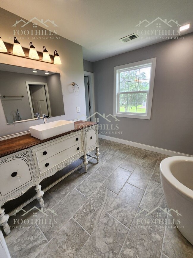 Building Photo - 128 Hudgins Lake Rd