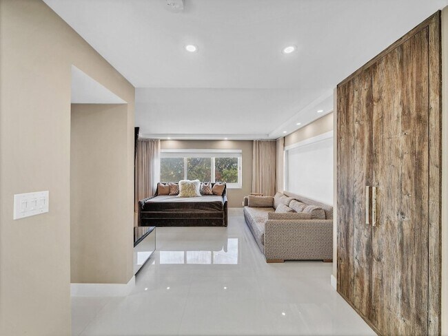 Building Photo - 1151 N Fort Lauderdale Beach Blvd