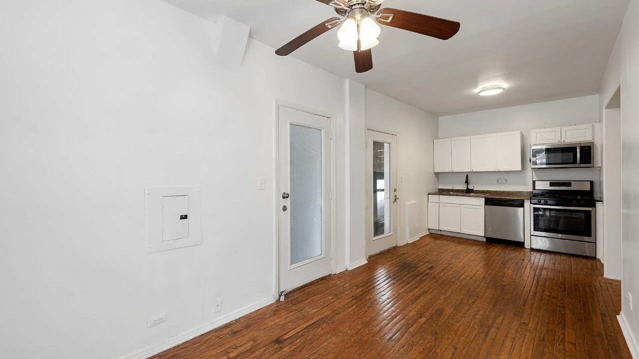 Building Photo - 1016 W Cullerton St