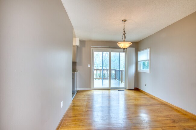 Building Photo - 12 Clancy Rd