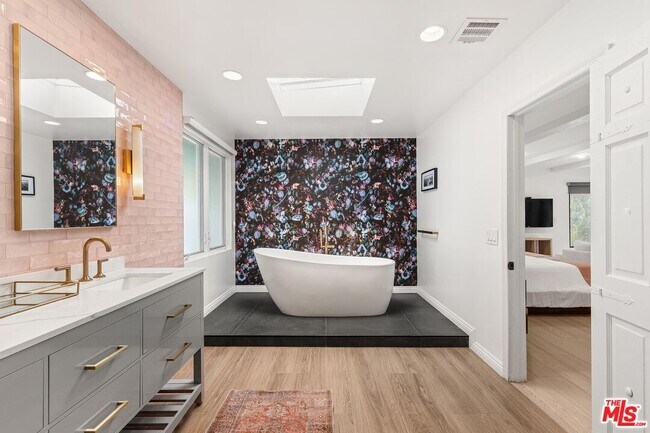 Building Photo - 4145 Sunswept Dr