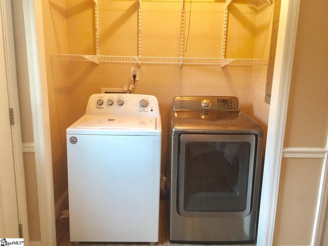 Building Photo - 305 Laurel Tree Ln