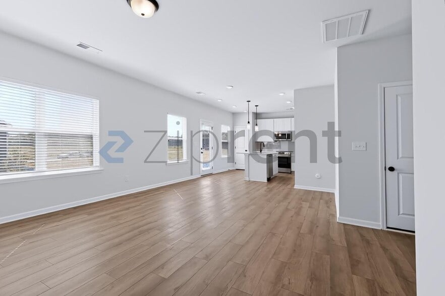 Building Photo - Unit