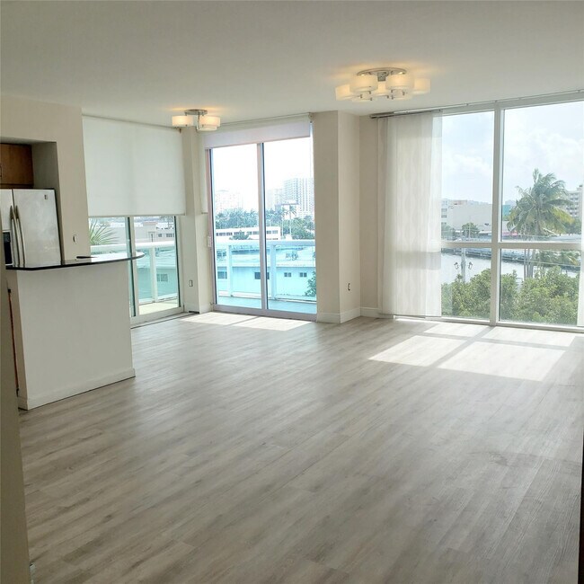 Building Photo - 7900 Harbor Island Dr