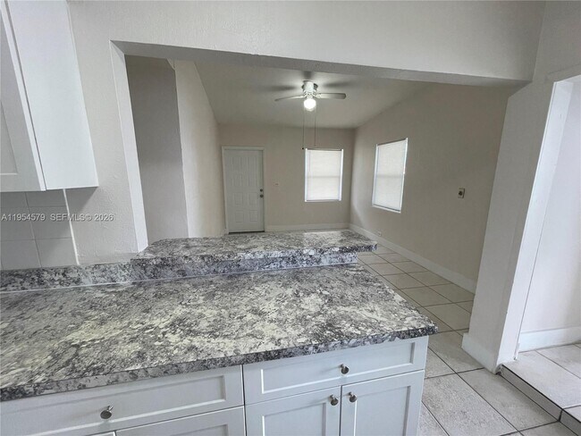 Building Photo - 15901 W Bunche Park Dr