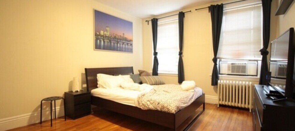 Building Photo - 52 Queensberry St