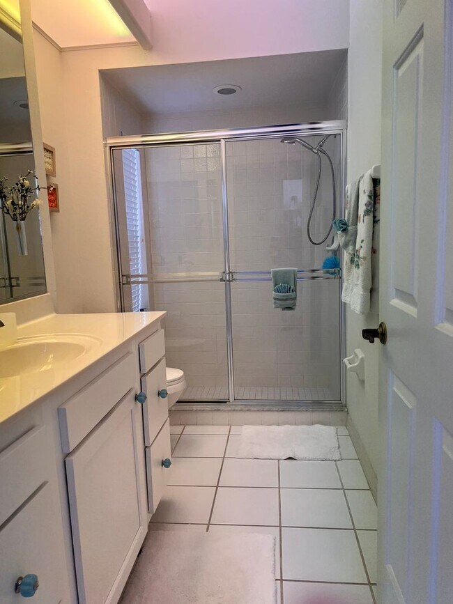 Building Photo - 2BR+Office with sleeper/2BA Single Family ...