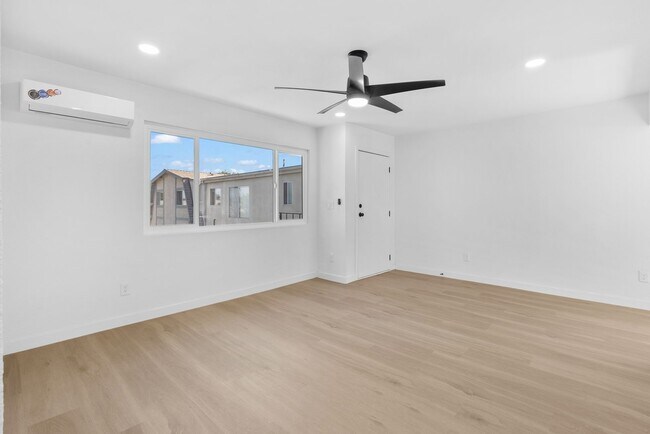 Building Photo - 4082-4084 Chamoune